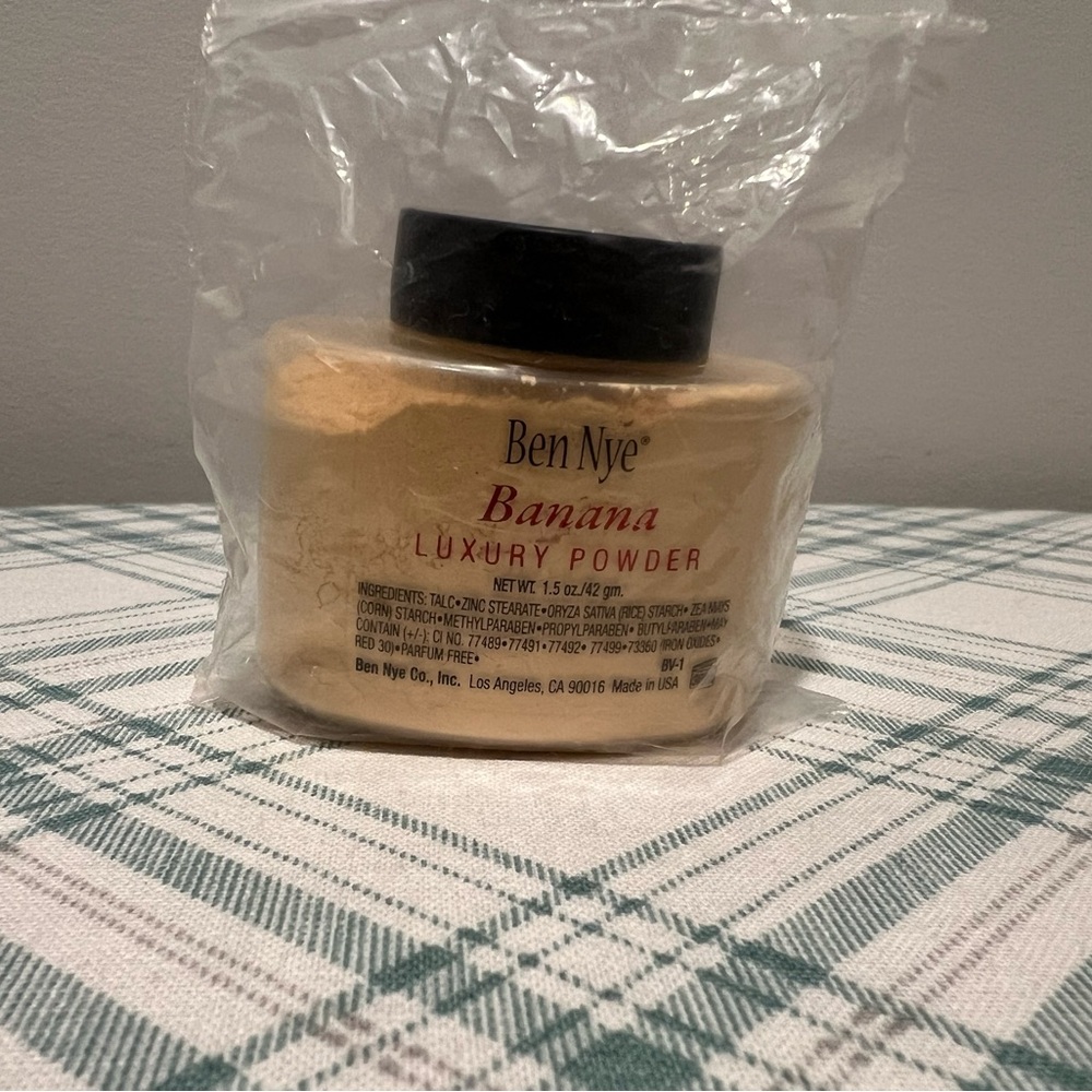 Ben Nye Banana Luxury Powder 1.5oz